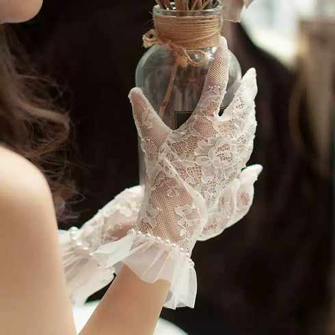 Light Grey Bridal Lace Wedding Gloves – Pearl-Embellished Floral Gloves